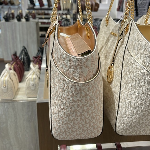 MICHAEL KORS 
Jet Set Travel Large Signature Chain Shoulder Tote Bag
Rose Gold - Picture 4 of 16